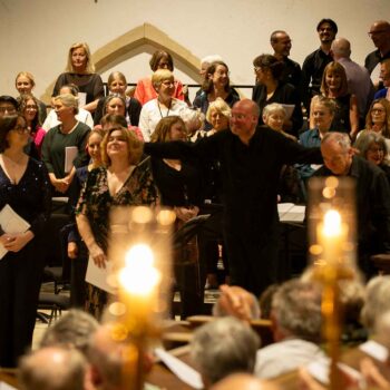 Stephen Layton directing the Mozart Requiem