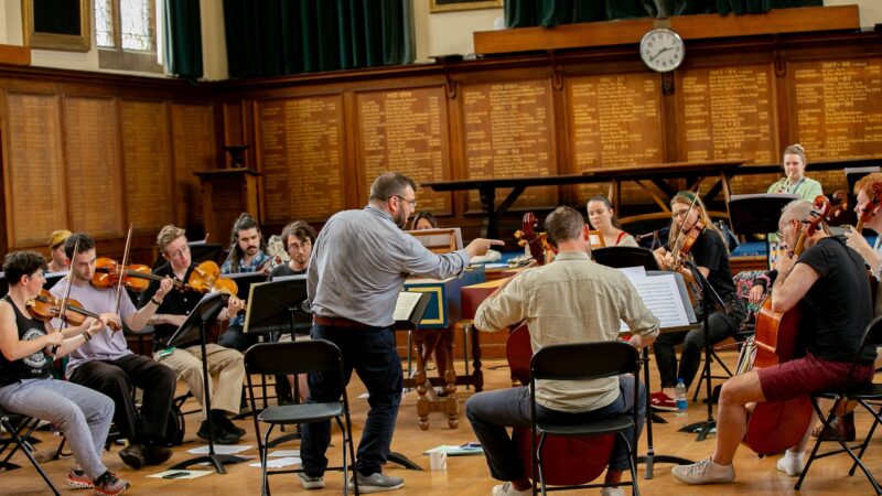 Steven Devine Conducting The Baroque Orchestra
